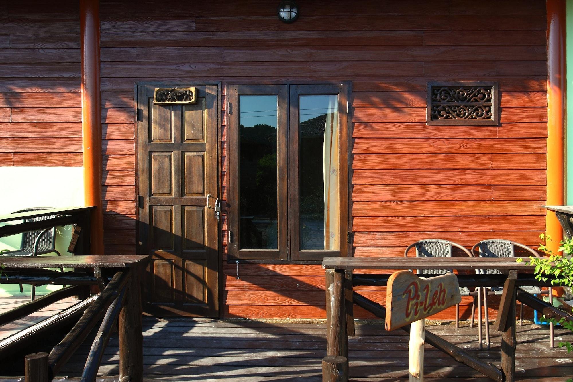 Pp Red Tuna Hut Phi Phi Don Exterior photo