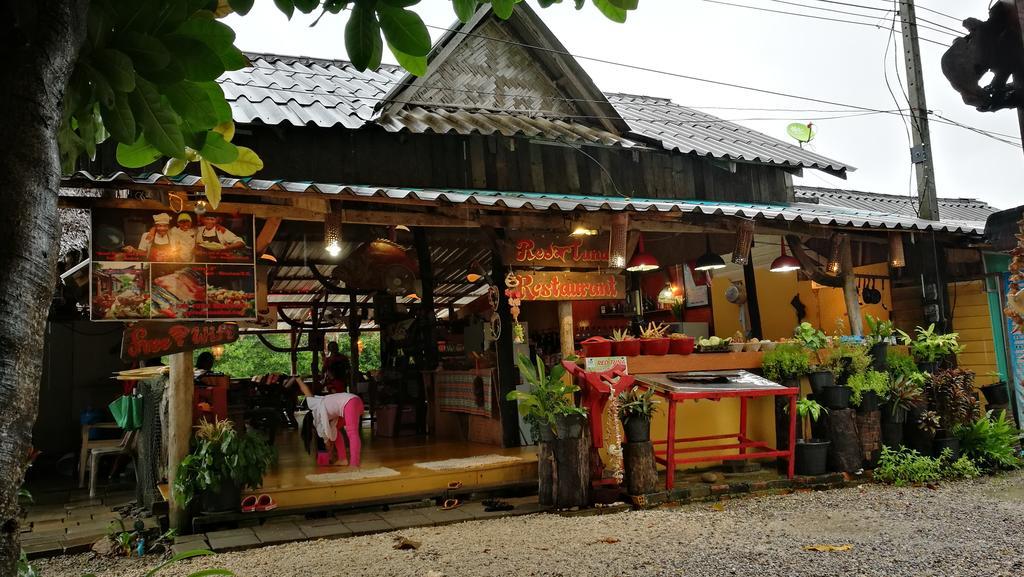 Pp Red Tuna Hut Phi Phi Don Exterior photo