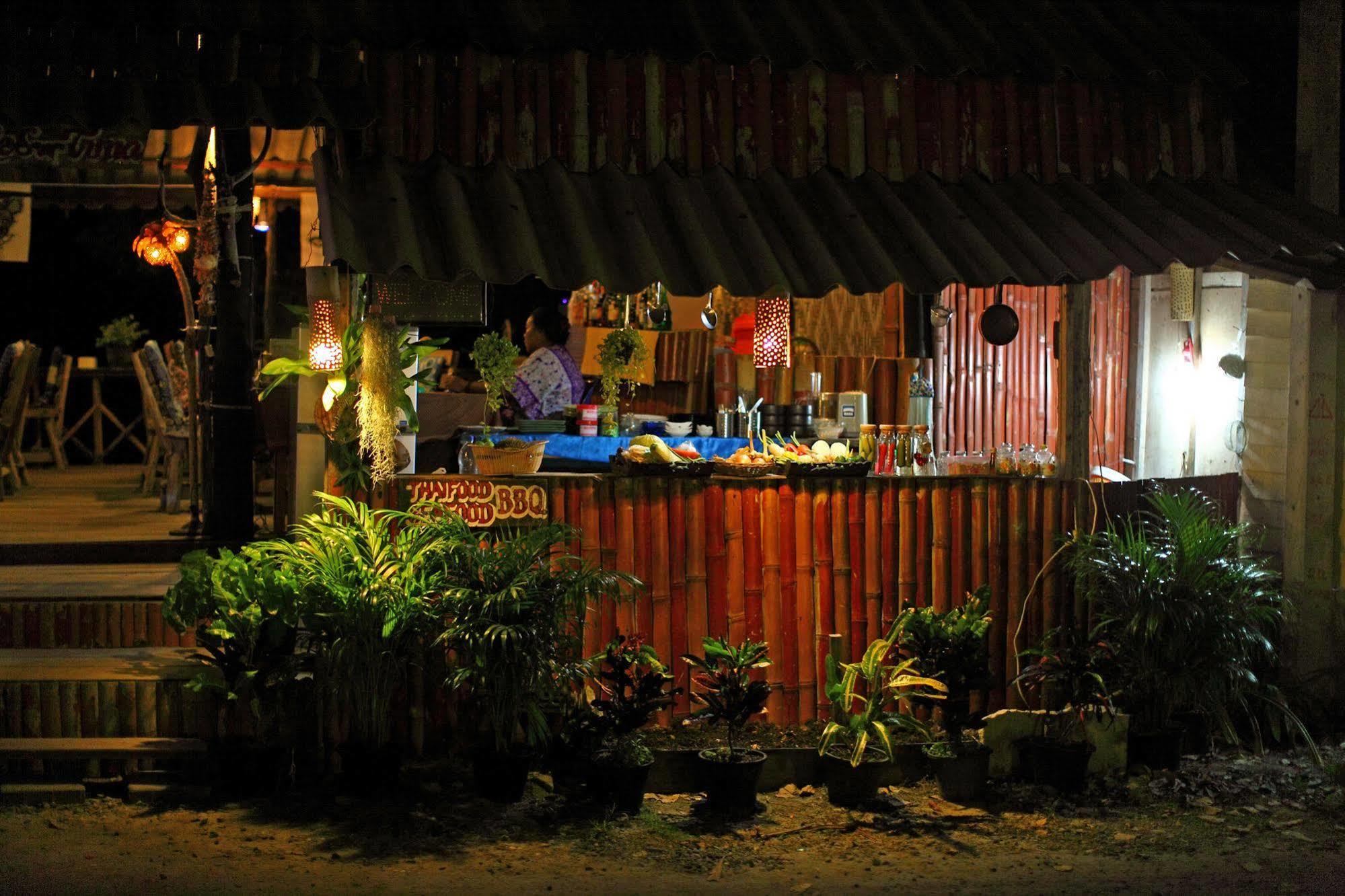 Pp Red Tuna Hut Phi Phi Don Exterior photo